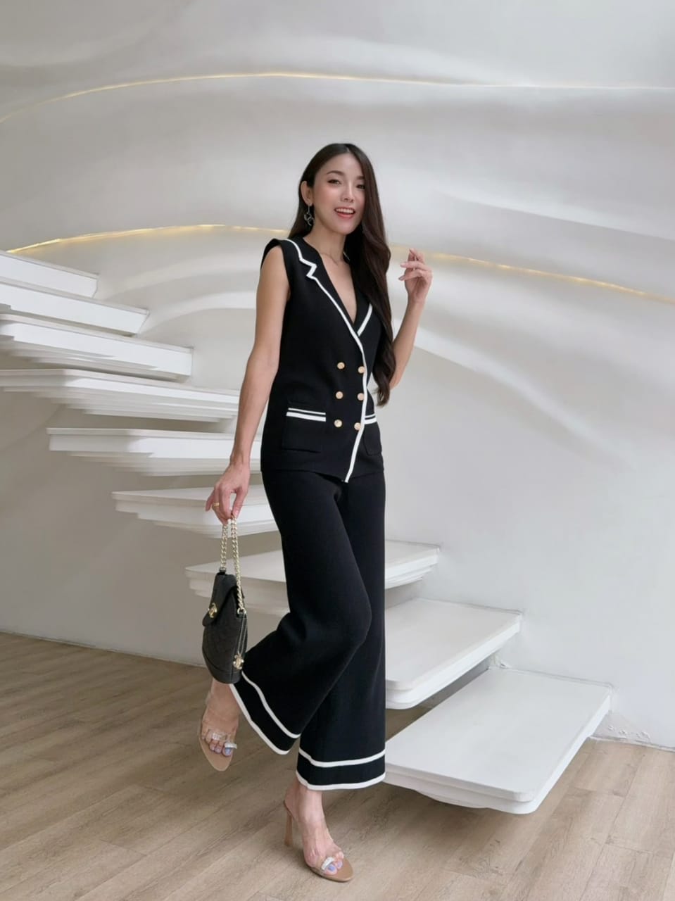 Chic Contrast Trim Sleeveless Blazer Set