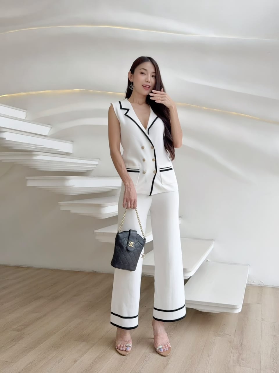 Chic Contrast Trim Sleeveless Blazer Set