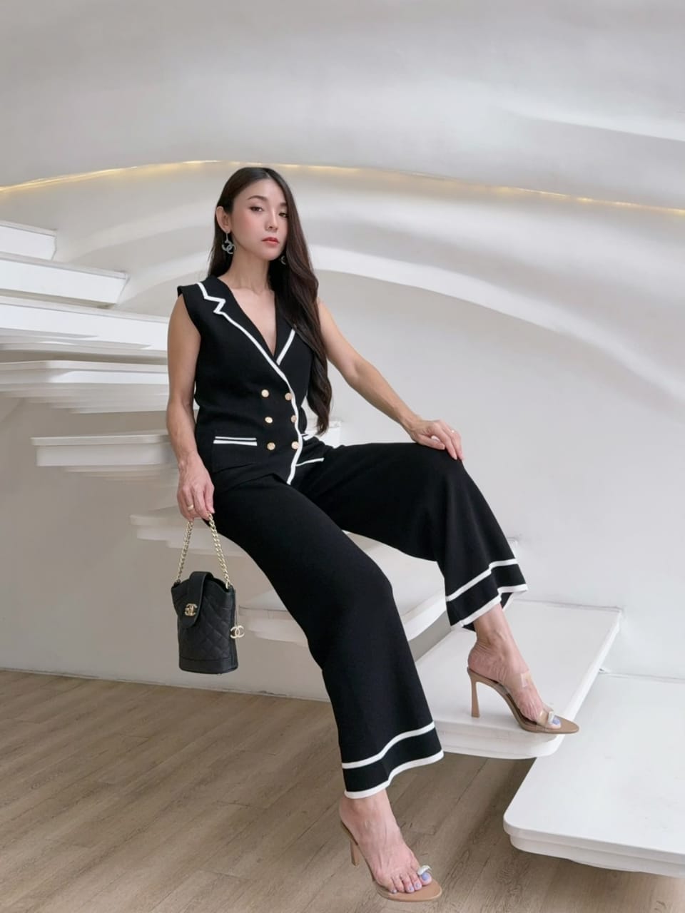Chic Contrast Trim Sleeveless Blazer Set