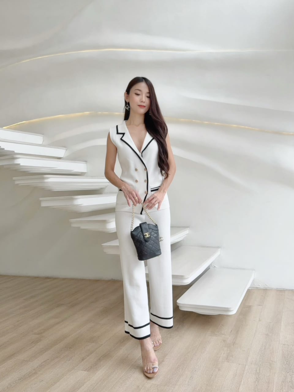 Chic Contrast Trim Sleeveless Blazer Set