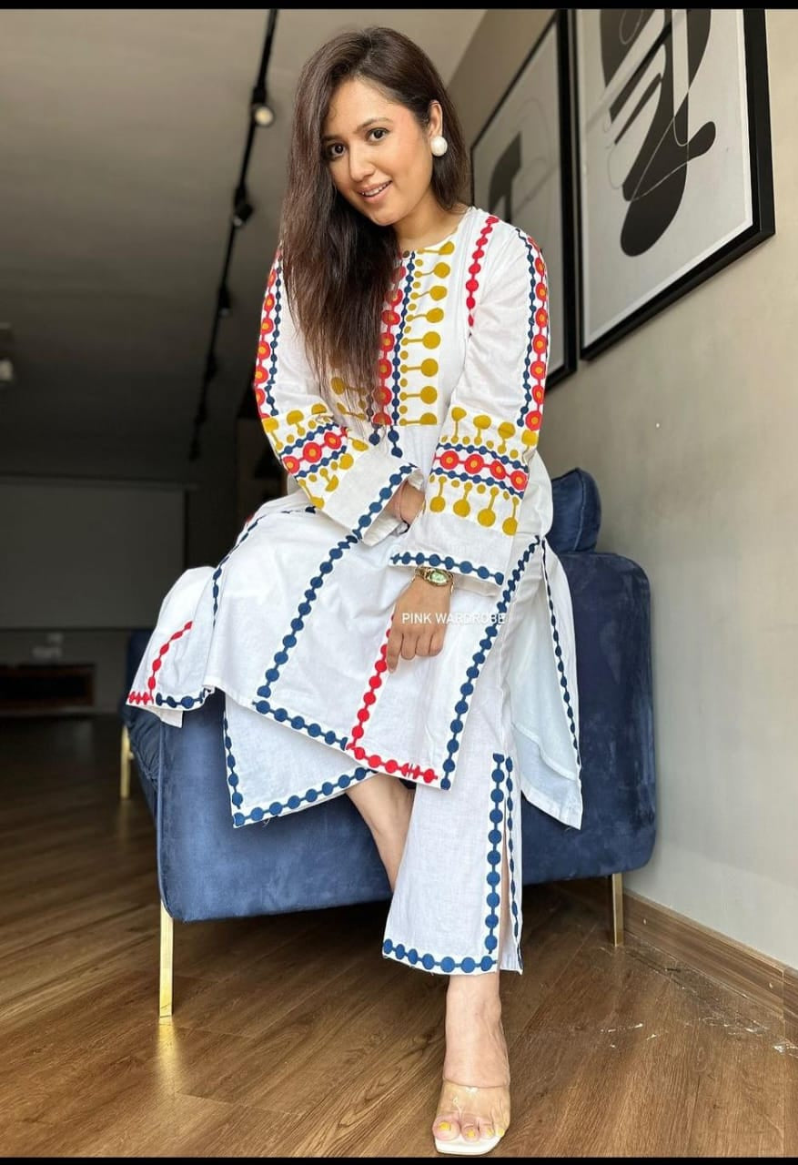 Heavy 2 Pcs Suit with Lakhnavi work