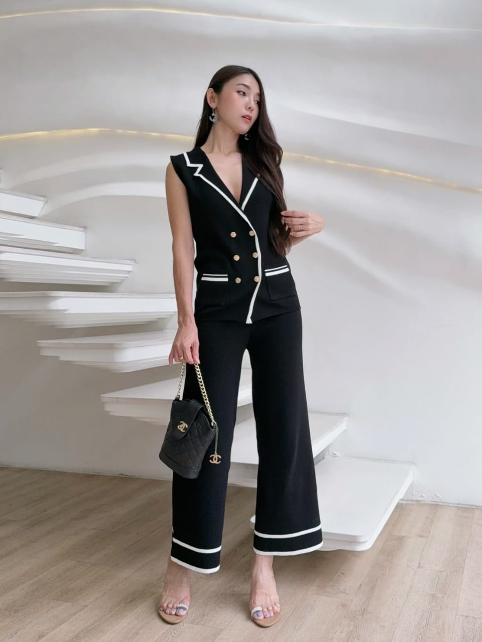 Chic Contrast Trim Sleeveless Blazer Set